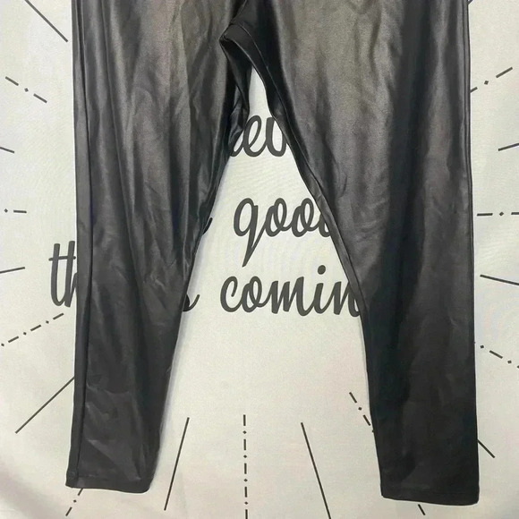 ASOS DESIGN leather look leggings with elastic slim waist - Picture 5 of 8